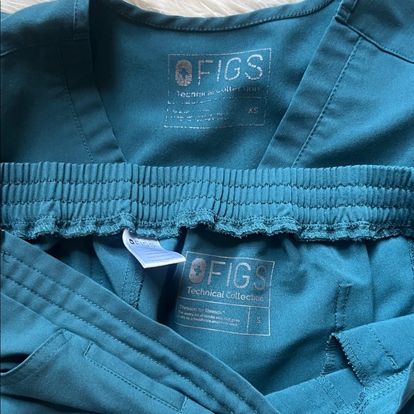 Figs Caribbean blue Cargo scrub set - Picture 3 of 4